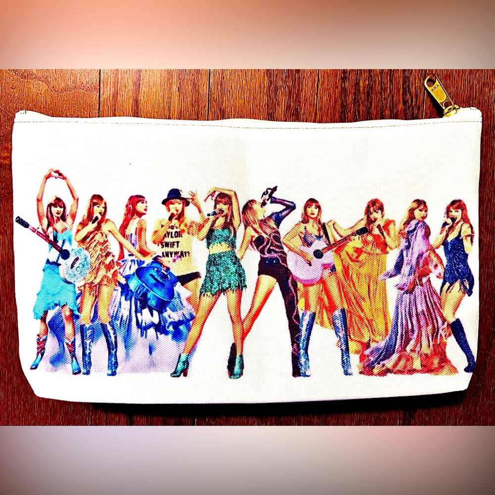 TAYLOR SWIFT TOUR BAG🎶🤘🏻🎸👯‍♀️❤️ (12.5” L x 7.5” H) *BRAND NEW!!🔖🎁💝* - Picture 2 of 7